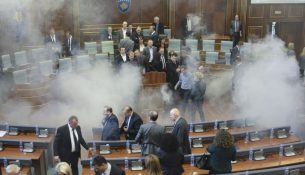 Dështon seanca për gazin lotsjellës