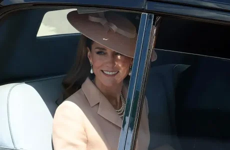 Kate Middleton “thyen rregullin” me Dior: Një zgjedhje mode me mesazh të fuqishëm