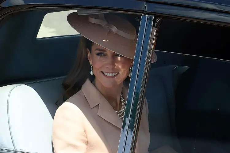 Kate Middleton “thyen rregullin” me Dior: Një zgjedhje mode me mesazh të fuqishëm
