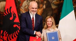 Meloni e çon Shqipërinë në qendër të politikës së re të migracionit në BE