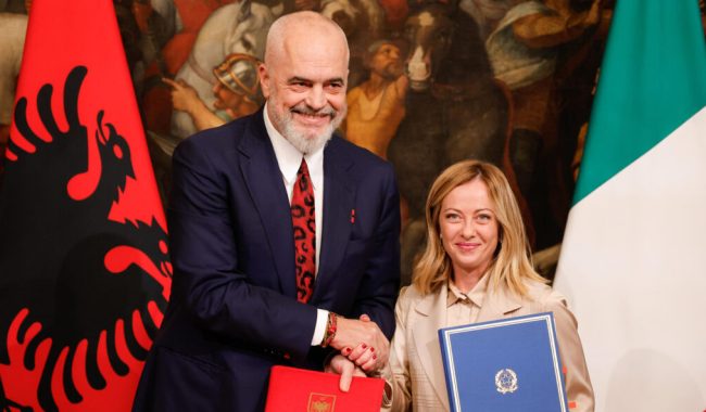 Meloni e çon Shqipërinë në qendër të politikës së re të migracionit në BE