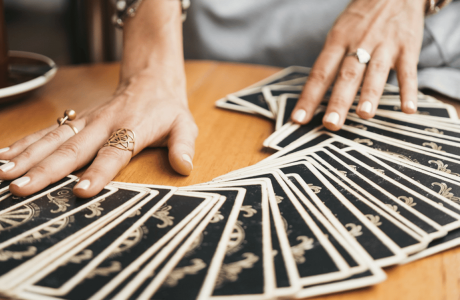 Tarot parashikon sfida të mëdha për 5 shenja të horoskopit në korrik 2025
