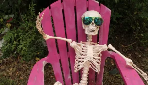 “Summerween”: Halloween-i që po “pushton” verën