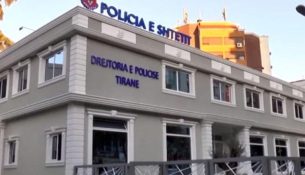 Plagosja e të riut në Fresk, 1 në pranga