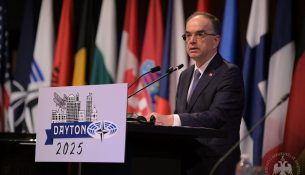 Në ditën e Samitit me Putin, Trump i shkruan letër Begajt