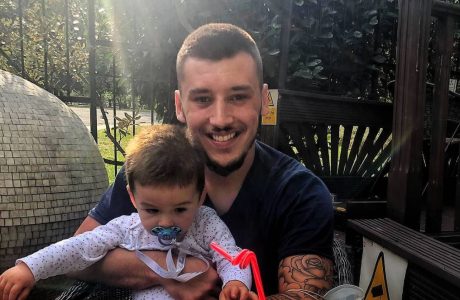 Ish-banori i BBVK2 ribashkohet me të birin pas 3 vitesh e gjysmë