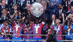 Crystal Palace ‘zhyt’ Liverpoolin me penallti dhe arrin triumfin historik në Community Shield