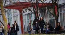Shqipja e përzier me fjalë të huaja: Si ndikon globalizimi në gjuhën amtare?