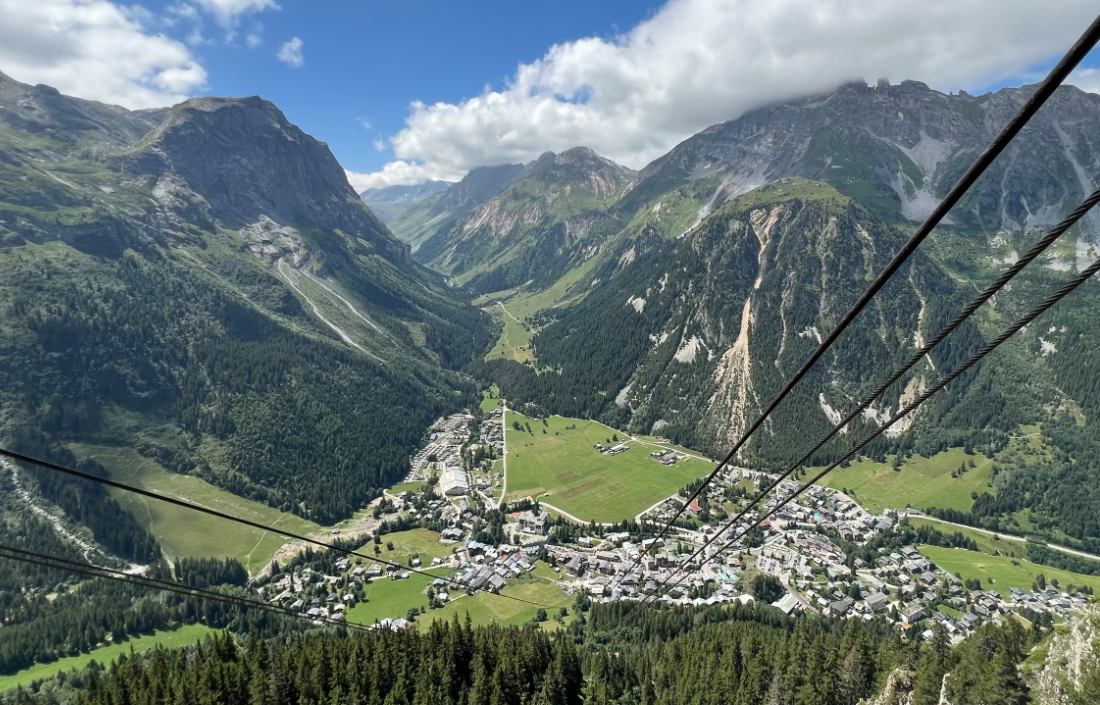 Plani ambicioz për të shpëtuar një fshat alpin nga një katastrofë klimatike