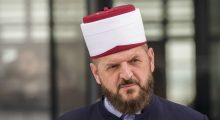 “Rri në shtëpi ose ruaji lopët”: Shefqet Krasniqi i kundërpërgjigjet Dimal Bashës