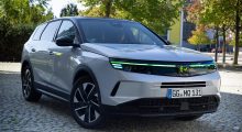 Opel prezanton SUV-in që komunikon me këmbësorët