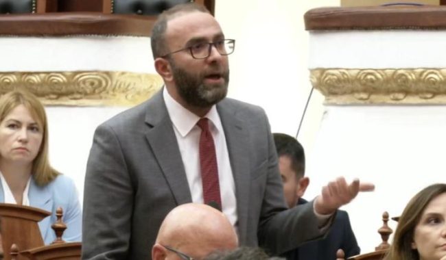 Bardhi akuza Ramës në Kuvend: Prej tre vitesh i ikën interpelancave, po shkel Kushtetutën