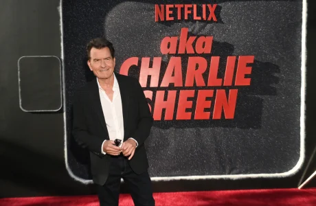Charlie Sheen zbulon për herë të parë eksperiencat seksuale me burra