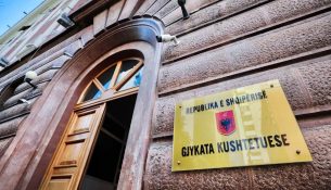 Kushtetuesja kalon në seancë gjyqësore kërkesën e PD-së për huanë ushtarake