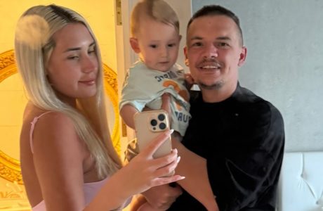 Cozman ndan imazhe intime nga pushimet familjare