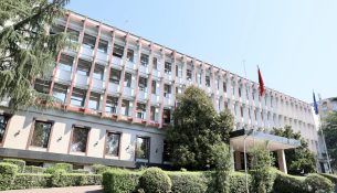 Tirana reagon për varrin masiv në Zubin Potok