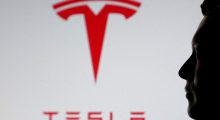 Aksionet e Teslas rriten pas blerjes së Elon Musk