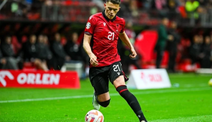 Kristjan Asllani flet pa ‘dorëza’