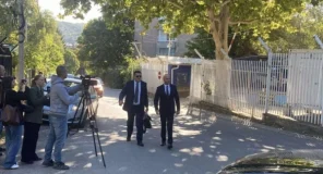Seancë ndaj Simiçit për sulm ndaj gazetarëve