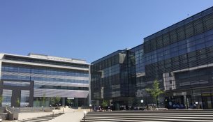 Sot nis gjykimi në mungesë ndaj 21 të akuzuarve për Masakrën e Reçakut
