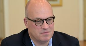 Trump mund të ndikojë në marrëdhëniet Kosovë–Serbi, por i duhen partnerë seriozë kosovarë – thotë ish-zyrtari i DASH-it