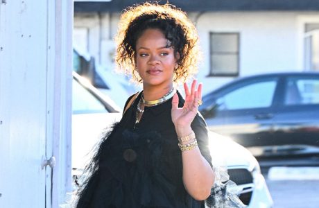 Rihanna rikthen shkëlqimin në modën e shtatzënisë