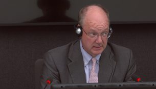 Williams vazhdon dëshminë në Hagë