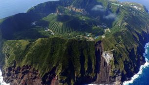 Aogashima – ishulli i vogël që ekziston brenda një vullkani aktiv