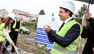 Qeveria në detyrë vendos gurthemelin për shkollë dhe çerdhe në Veri