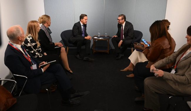 Vuçiç e Rutte diskutojnë për situatën në Kosovë