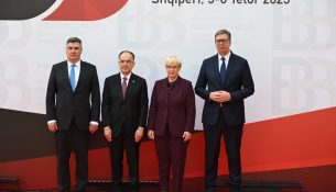 Vuçiç nga Durrësi: Zgjerimi i BE-së duhet të mbetet prioritet për Ballkanin Perëndimor