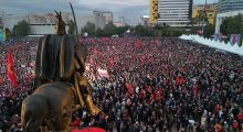 Liri për ish-krerët e UÇK-së kërkohet nga mijëra shqiptarë në Tiranë