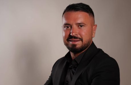 Labinot Rexha rrëfen bullizimin nga artistët: “Më kanë mbyllur në arkivol”