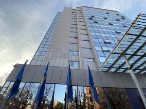 Kosova synon inkuadrimin e institucioneve paralele serbe të arsimit dhe shëndetësisë në kuadrin ligjor