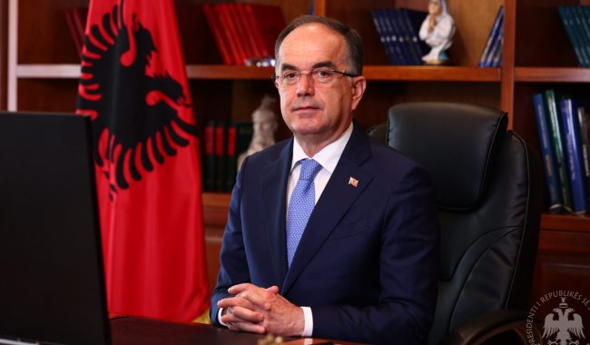 Begaj uron studentët për vitin e ri akademik: Arsimi dhe dija, investimi më i sigurt për zhvillimin e vendit