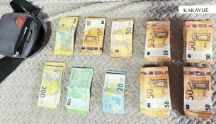 Arrestohet 51-vjeçari pasi tentoi të nxirrte nga Shqipëria 21 mijë euro pa i deklaruar