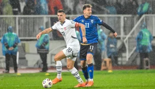 Zviceranët të habitur: Kosovarët fishkëllyen ambasadorin e ‘trashëgimisë kulturore’