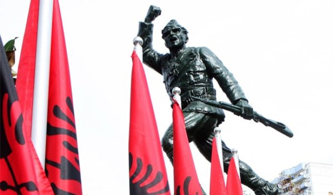 Mes 28 dhe 29 nëntorit, kur Shqipëria çlirohej