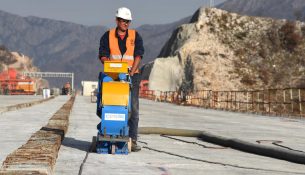 Kompania kineze e sanksionuar nga SHBA-të garon për autostradën në Mal të Zi