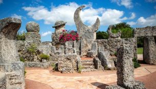 Coral, kështjella e krijuar nga një burrë i vetëm