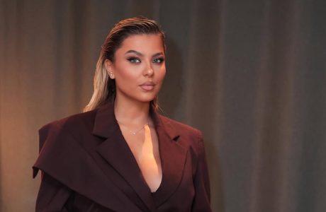 Pas deklaratës që e tradhëtojnë, Rike Roçi surprizohet me një dhuratë romantike