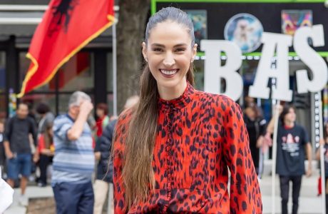 Emina në takim pune me avion privat