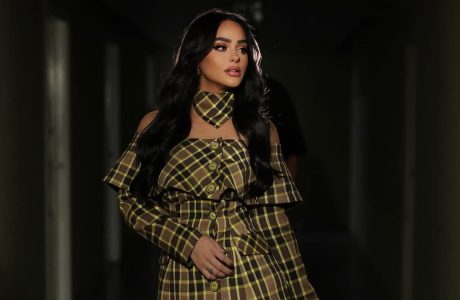 Egli shkëlqen me trendin e sezonit