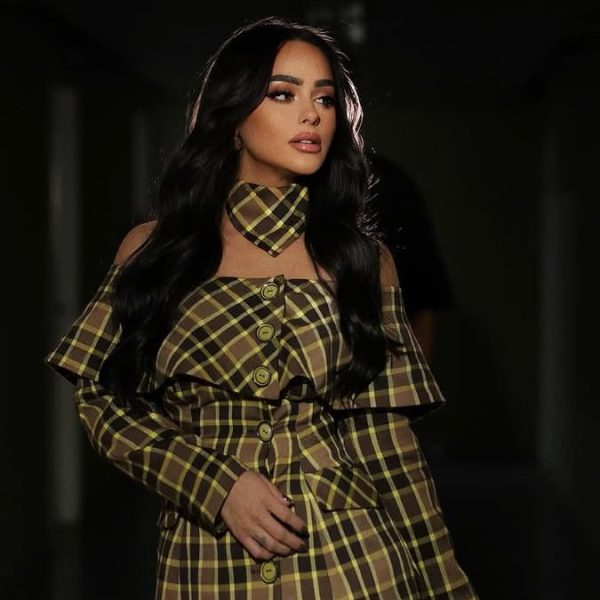 Egli shkëlqen me trendin e sezonit