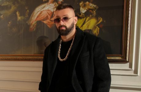 Majk paralajmëron projektin e ri me një set xhirimi misterioz