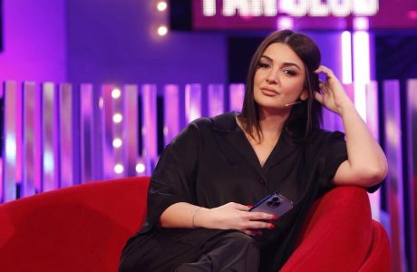 Ish-producentja e “Për’puthen” i jep vetes një “kupë” për efektin e formatit