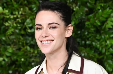 Kristen Stewart godet Hollywood-in për mungesën e progresit pas lëvizjes #MeToo