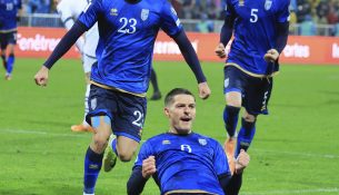 Finalja “vëllazërore” e grupit zbehet nga fishkëllimat ndaj Xhakës