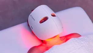 Terapia me dritë LED është bërë trend – por a funksionon?