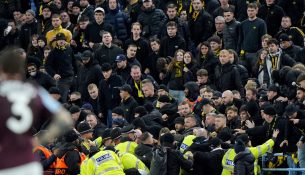 Ultrasit e Young Boys përleshen me policinë angleze